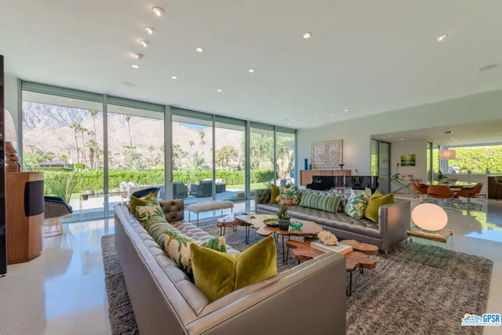 2471 S Caliente Drive, Palm Springs, California 92264