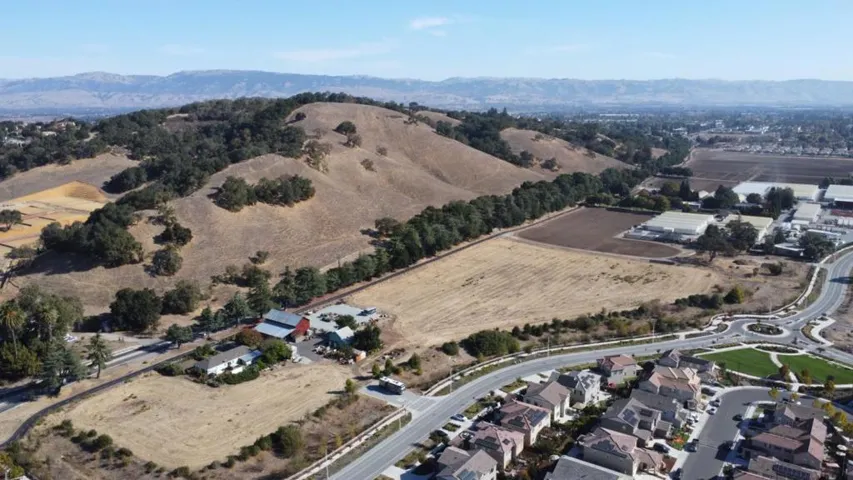 2480 Hecker Pass Road, Gilroy, California 95020