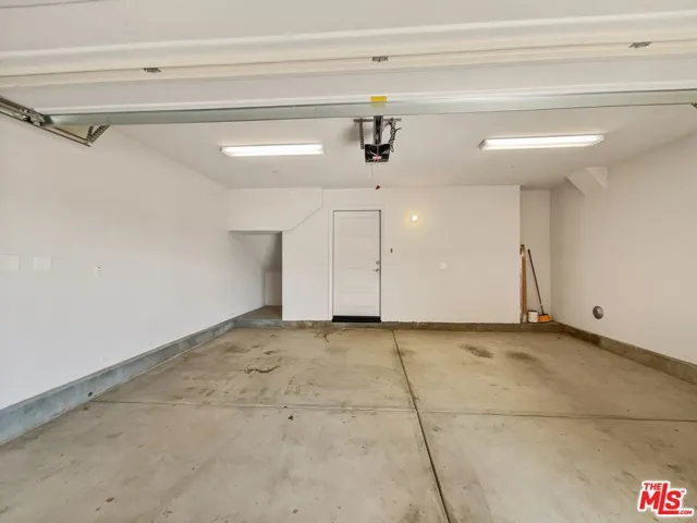 14114 W Oak Lane, Van Nuys, California 91405