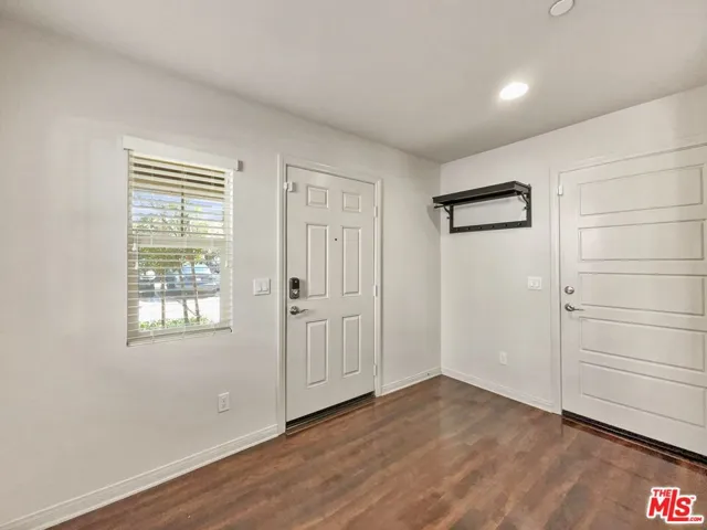 14114 W Oak Lane, Van Nuys, California 91405