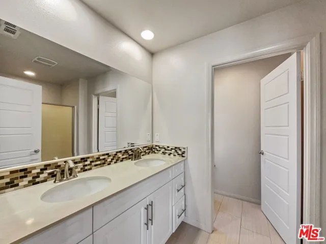 14114 W Oak Lane, Van Nuys, California 91405