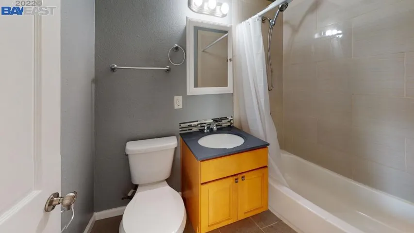 5549 Foothill Blvd, Oakland, California 94605
