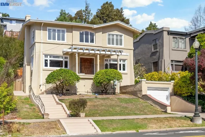 716 Mandana Blvd, Oakland, California 94610