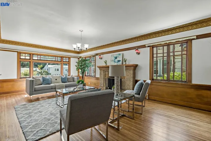716 Mandana Blvd, Oakland, California 94610