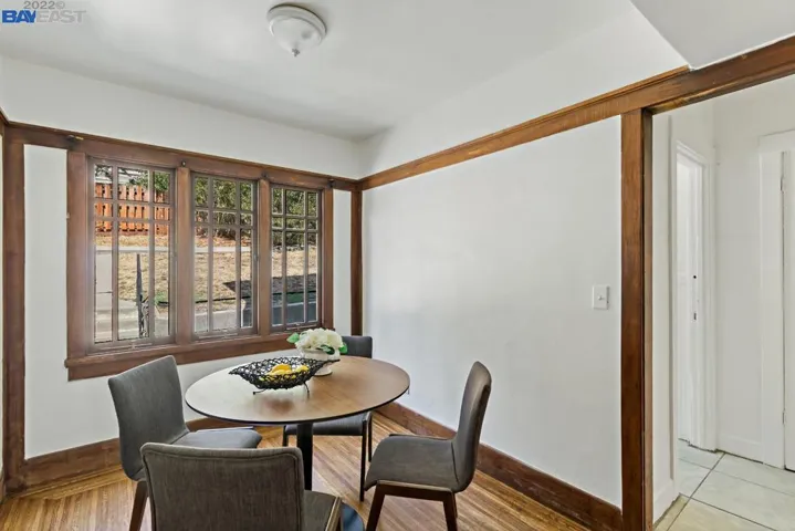 716 Mandana Blvd, Oakland, California 94610