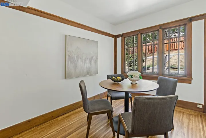716 Mandana Blvd, Oakland, California 94610