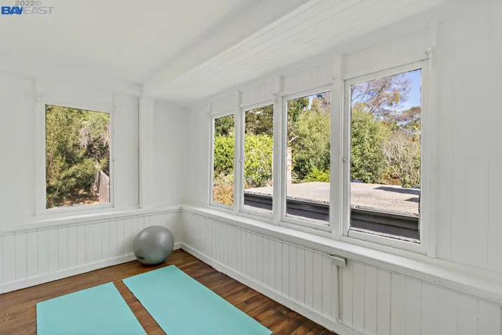 716 Mandana Blvd, Oakland, California 94610