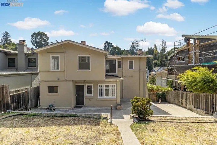 716 Mandana Blvd, Oakland, California 94610