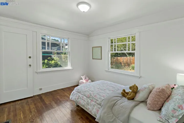 716 Mandana Blvd, Oakland, California 94610
