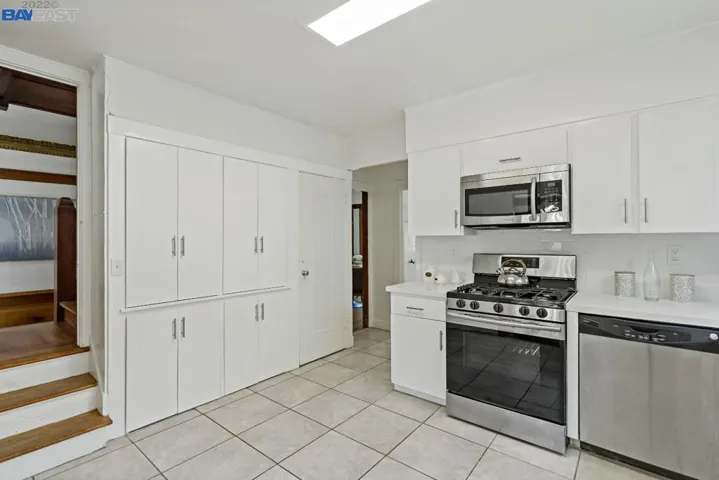 716 Mandana Blvd, Oakland, California 94610