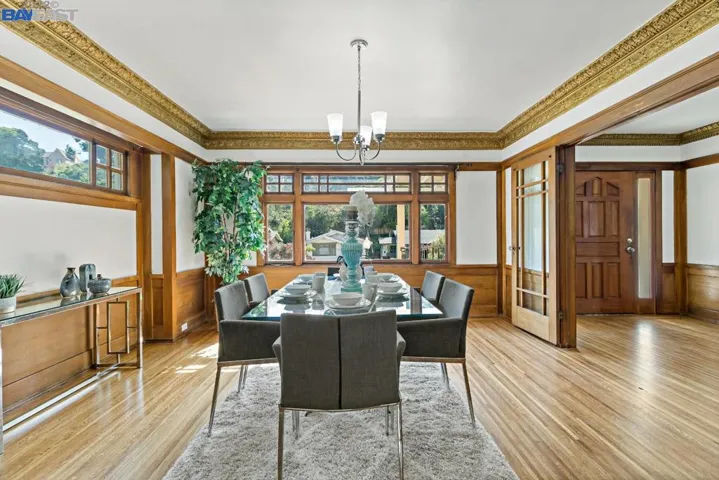 716 Mandana Blvd, Oakland, California 94610