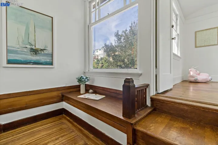 716 Mandana Blvd, Oakland, California 94610