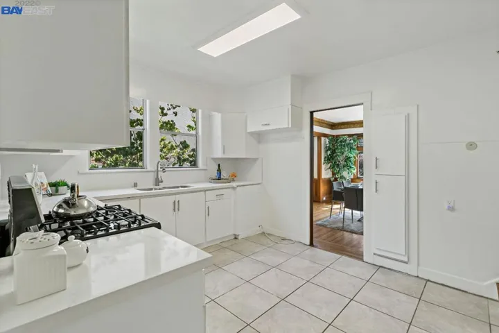 716 Mandana Blvd, Oakland, California 94610