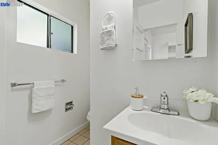 716 Mandana Blvd, Oakland, California 94610