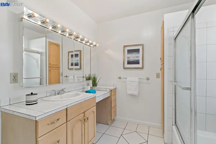 716 Mandana Blvd, Oakland, California 94610