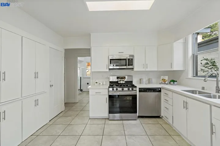 716 Mandana Blvd, Oakland, California 94610