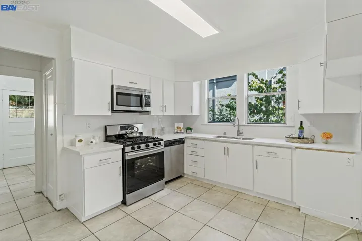 716 Mandana Blvd, Oakland, California 94610