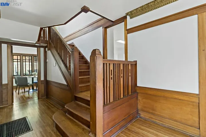 716 Mandana Blvd, Oakland, California 94610