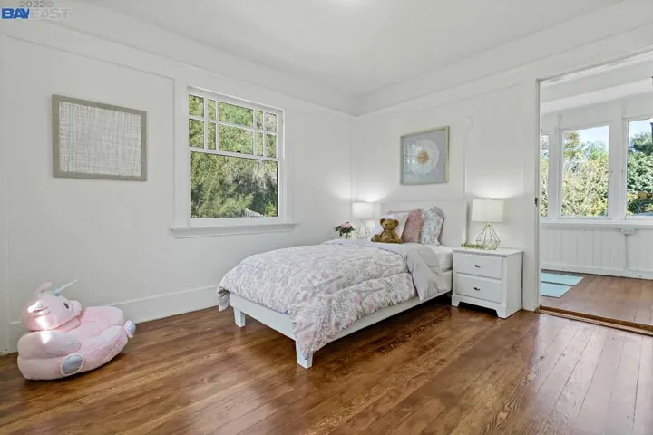 716 Mandana Blvd, Oakland, California 94610