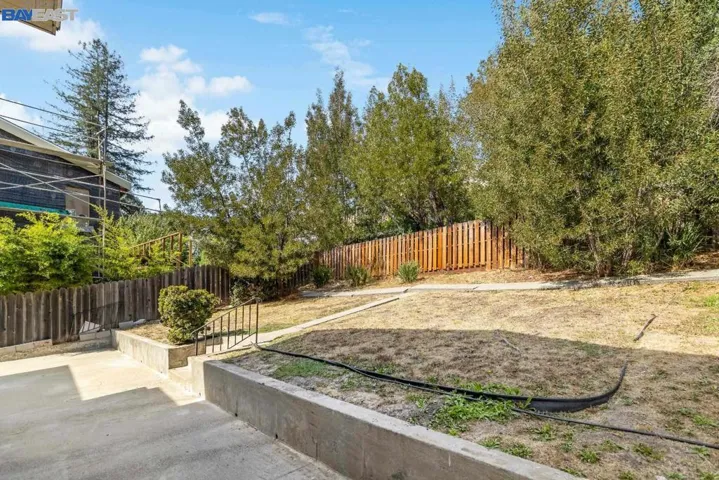 716 Mandana Blvd, Oakland, California 94610