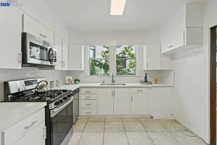 716 Mandana Blvd, Oakland, California 94610