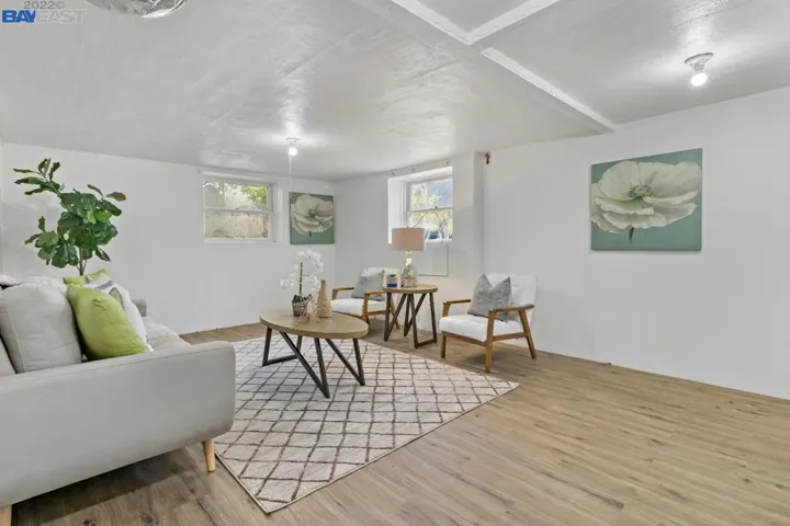 716 Mandana Blvd, Oakland, California 94610
