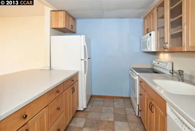 758 Kingston 102, Oakland, California 94611-4411