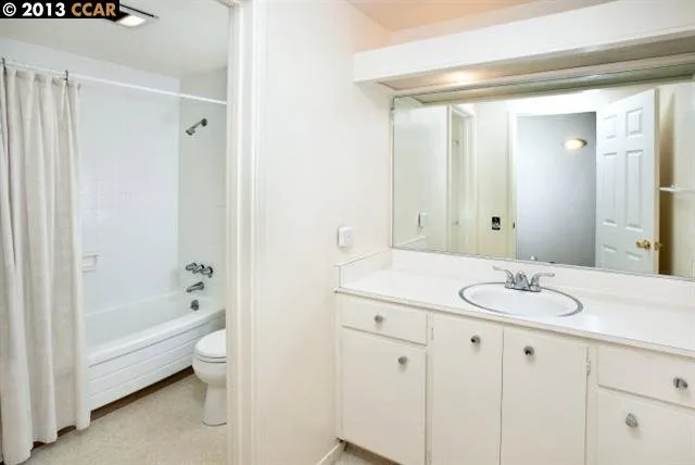 758 Kingston 102, Oakland, California 94611-4411