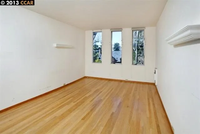 758 Kingston 102, Oakland, California 94611-4411