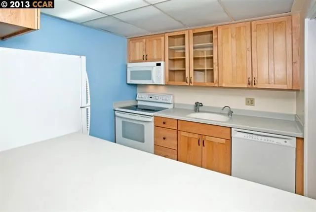 758 Kingston 102, Oakland, California 94611-4411