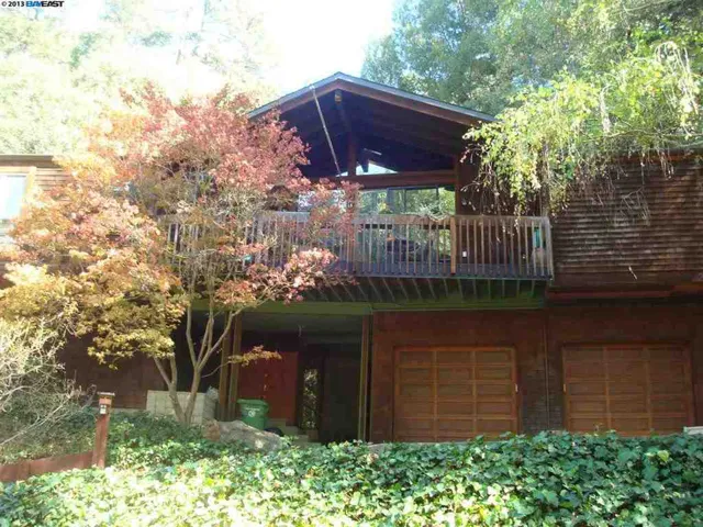 40 Larry Ln, Oakland, California 94611-2708