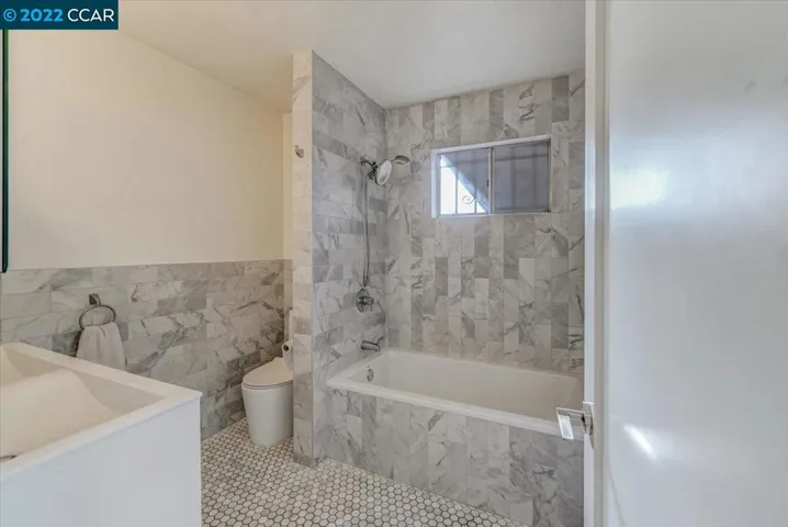 1425 Lakeside Dr 206, Oakland, California 94612