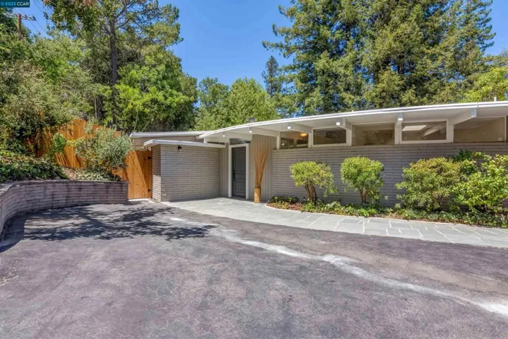 100 100 El Toyonal, Orinda, California 94563