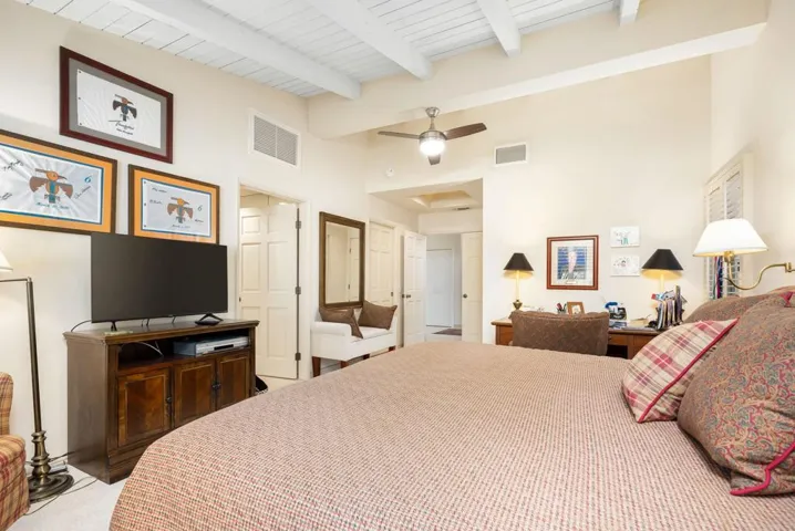 Master with Open Beam ceiling'