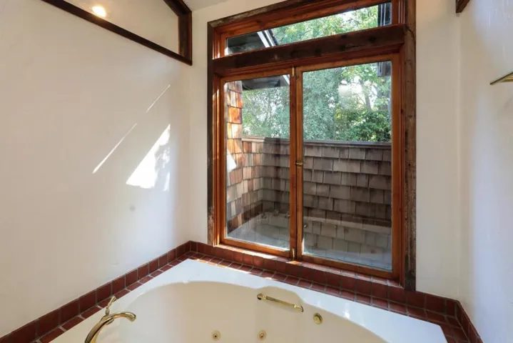 279 Covington Road, Los Altos, California 94024