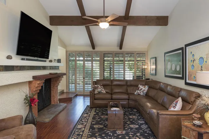 44017 Erie Court - Living Room