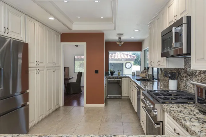 44017 Erie Court - Kitchen looking towar