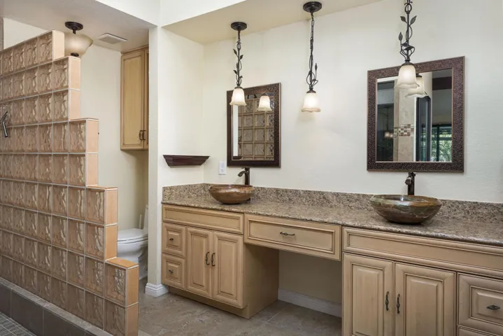 44017 Erie Court - Primary Suite Bath