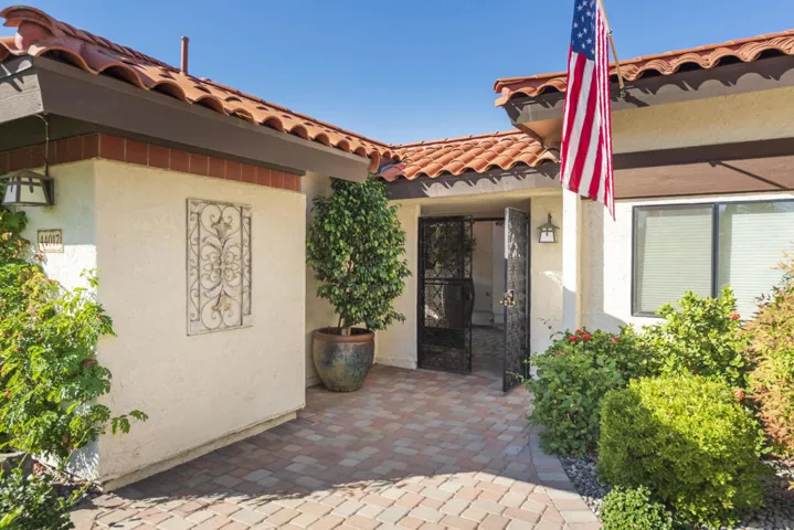 44017 Erie Court - Front Entry