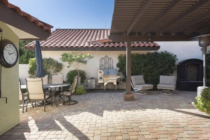 44017 Erie Court - Courtyard with Outdoo
