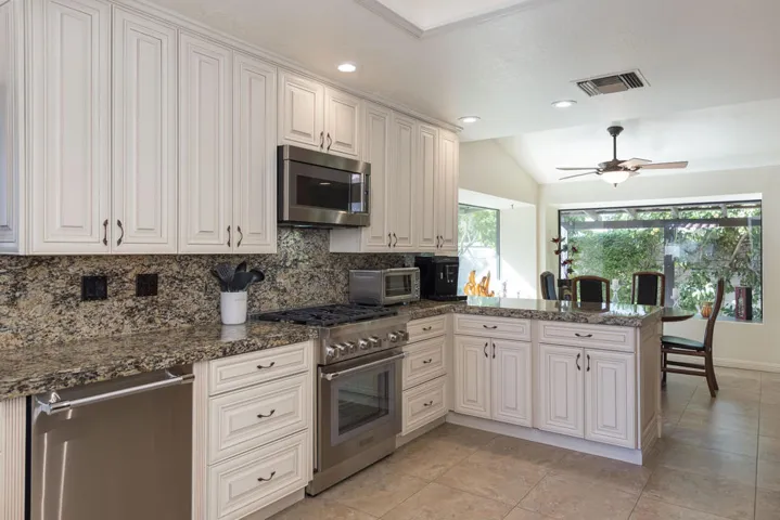 44017 Erie Court - Kitchen