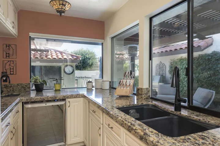44017 Erie Court - Kitchen and Wet Bar l