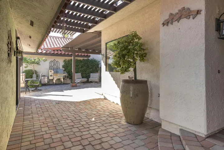 44017 Erie Court - Courtyard looking tow