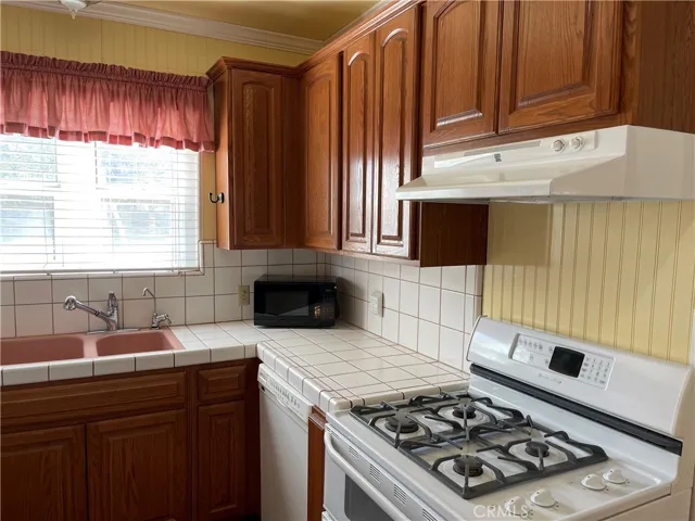 1802 Mckinley Avenue, Hanford, California 93230