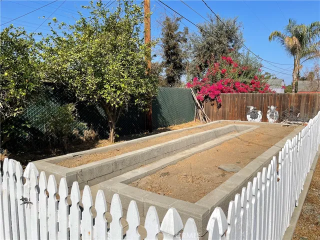 Raised flower beds/Garden area