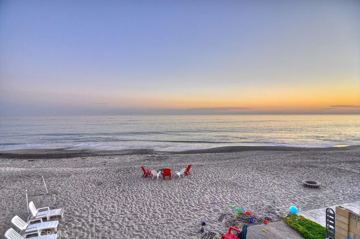 South Cove communtiy is close to the Dana Point Harbor, The Lantern District and beaches.