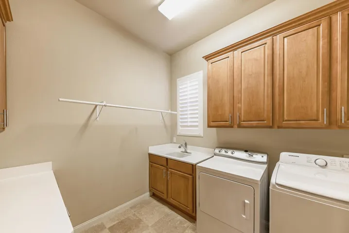 81713 Avenida Santiago-50