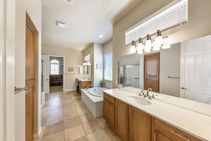 81713 Avenida Santiago-42