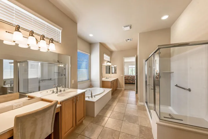 81713 Avenida Santiago-44