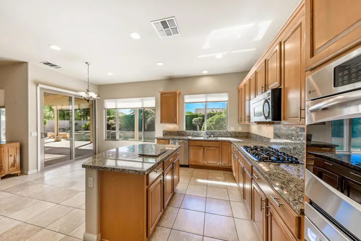 81713 Avenida Santiago-24
